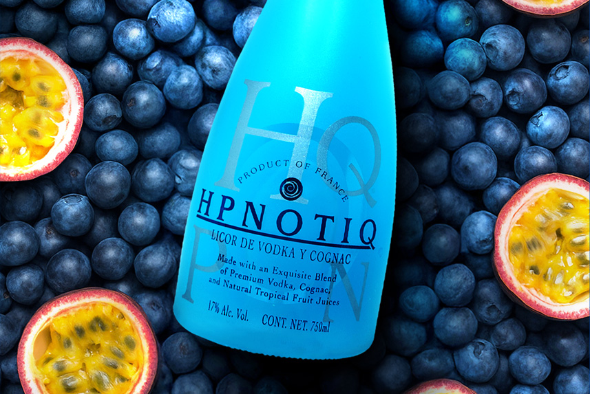 Hpnotiq entre blueberries y maracuyás